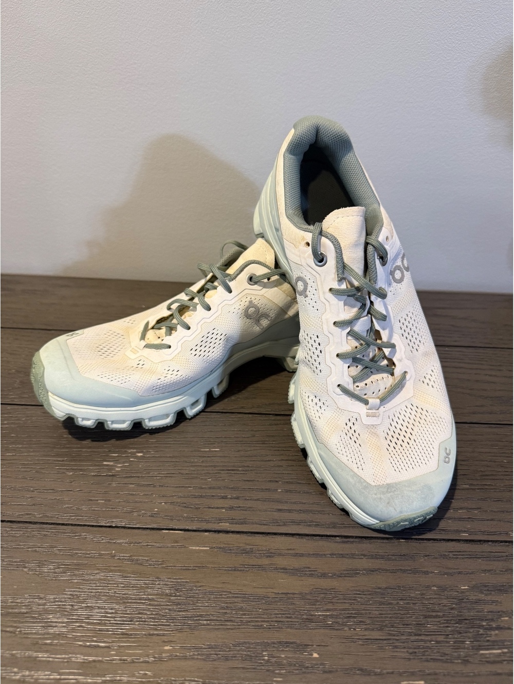 On Cloud Running Shoes Women's Size 9